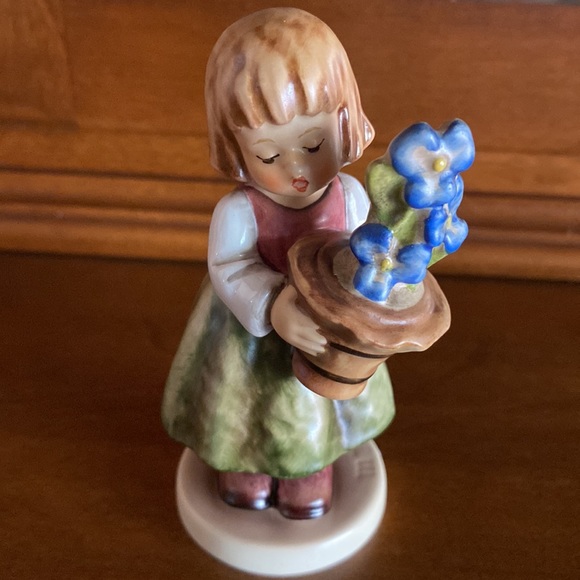 Hummel Other - 🤎TM7 ‘Birthday Present’ Special Event First Issue Hummel Goebel #341 3/0